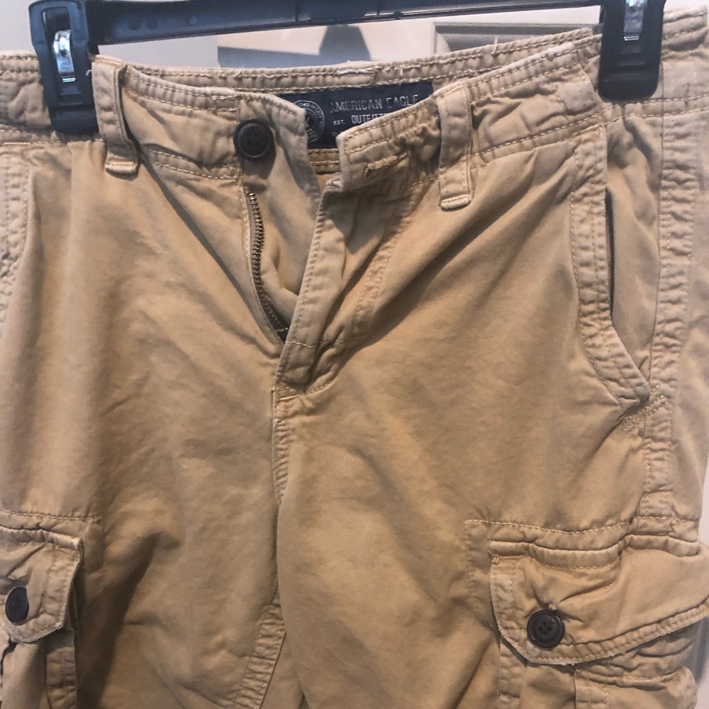 Men’s size 28 American eagle kahakis